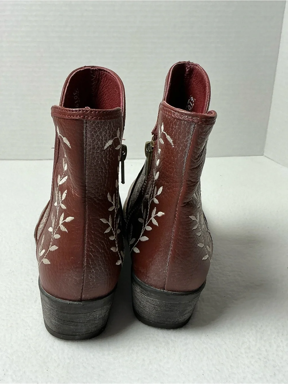 Sterling River Burgundy Leather Embroidered Western Cowgirl Boots Size 7